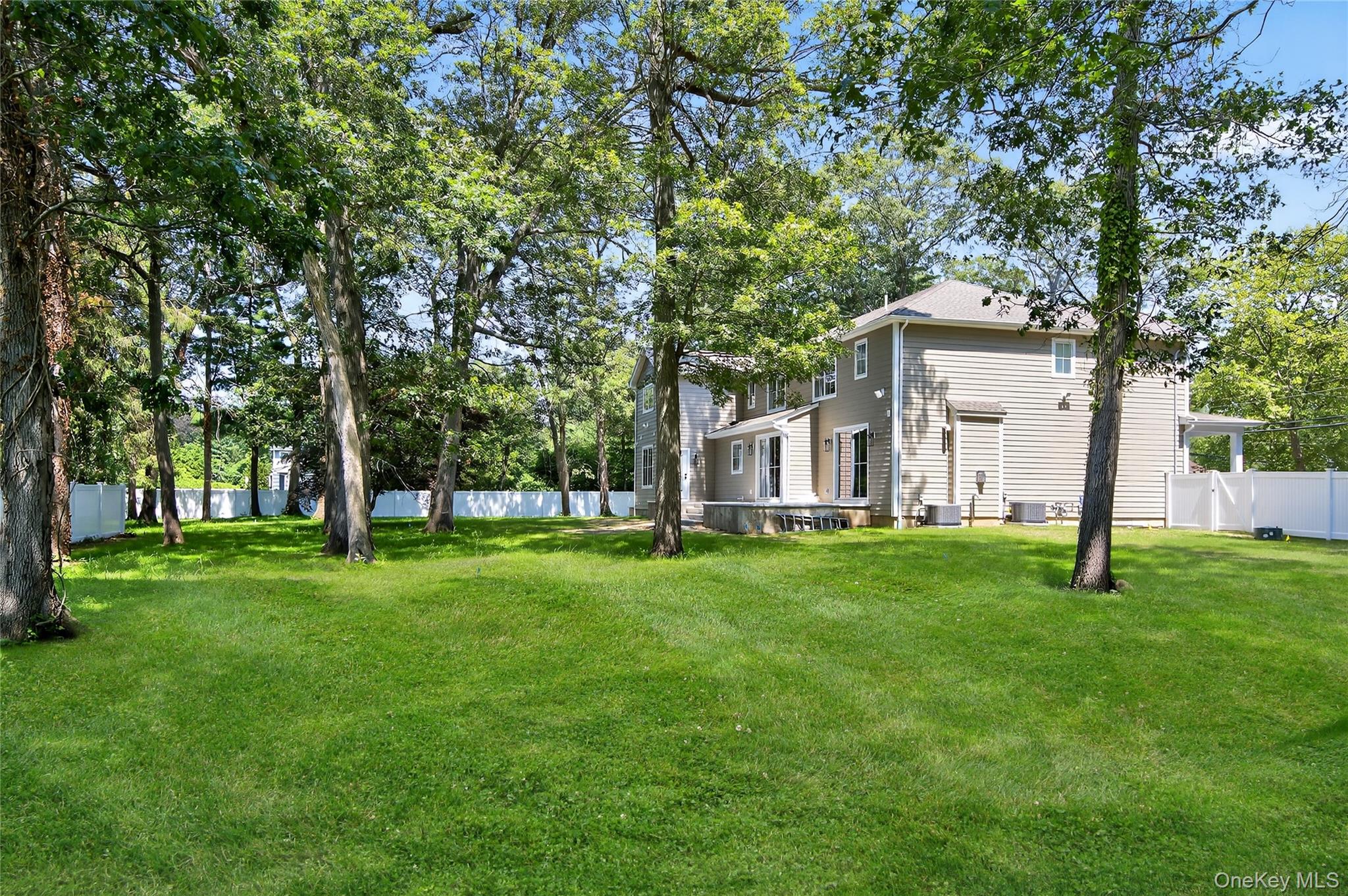 654 Caledonia Road, Dix Hills, NY 11746