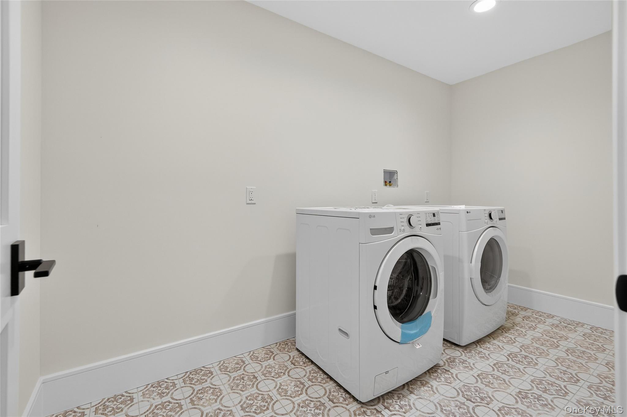 654 Caledonia Road, Dix Hills, NY 11746