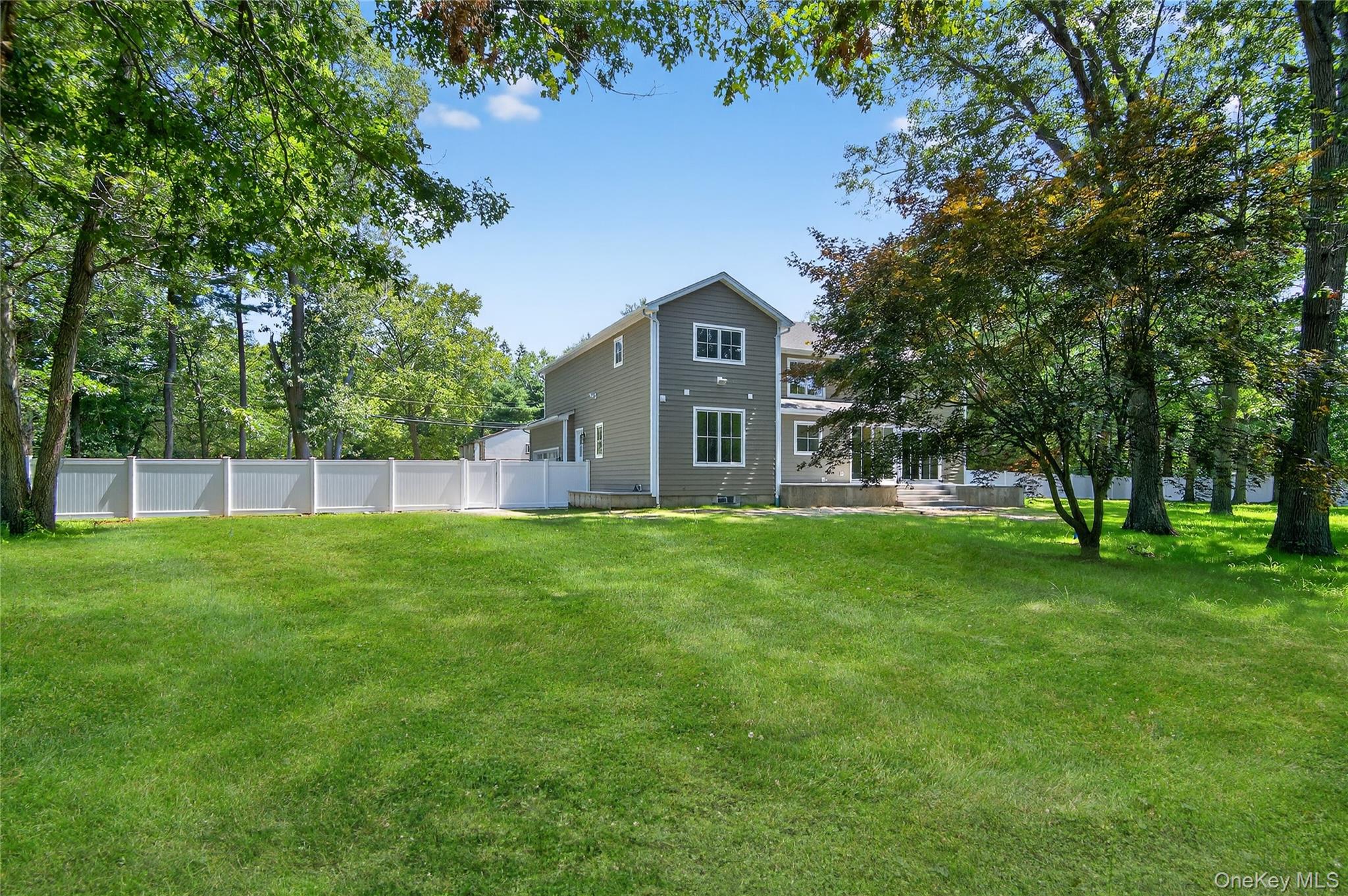 654 Caledonia Road, Dix Hills, NY 11746