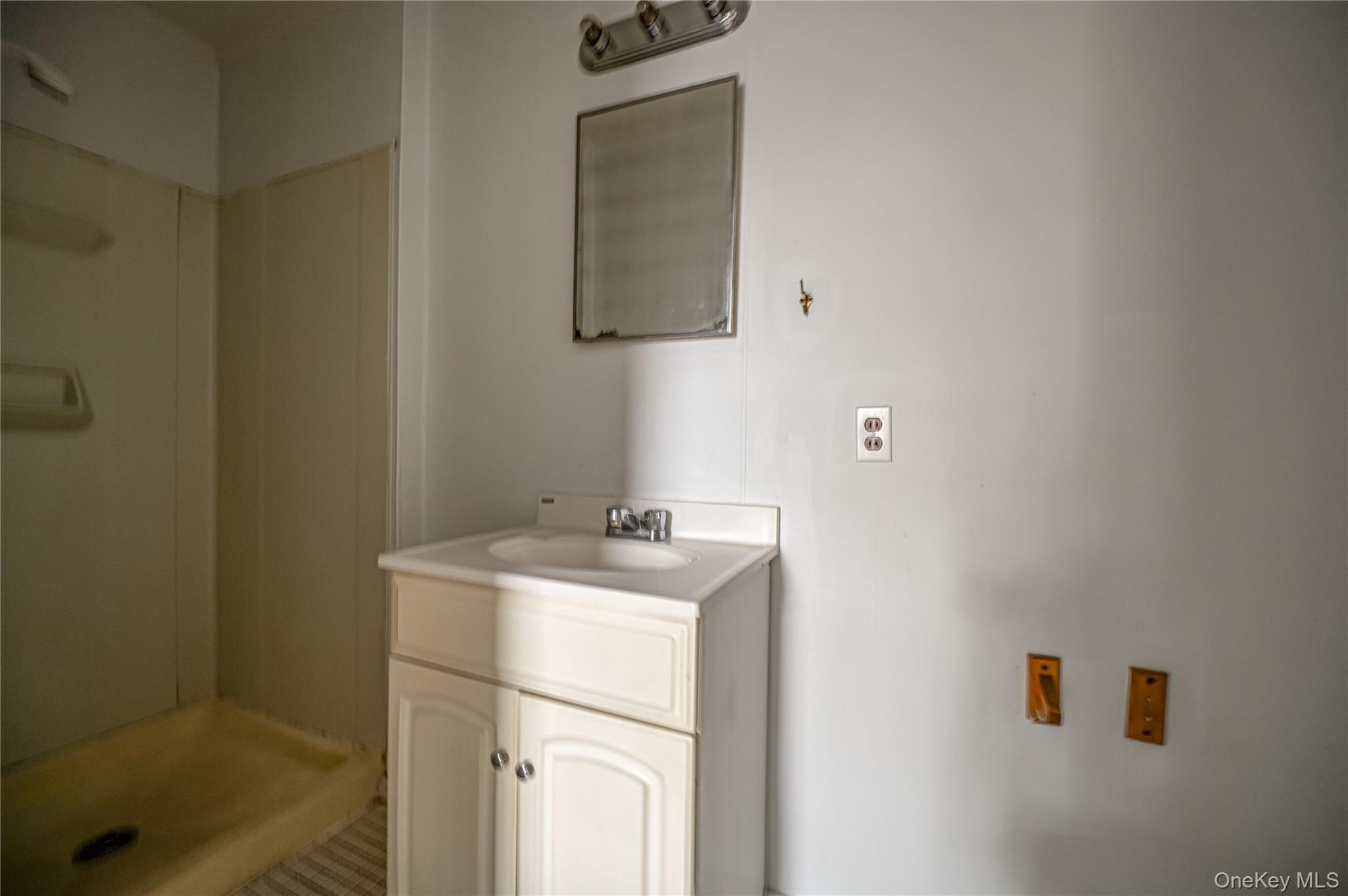 284 4th Avenue, Bay Shore, NY 11706