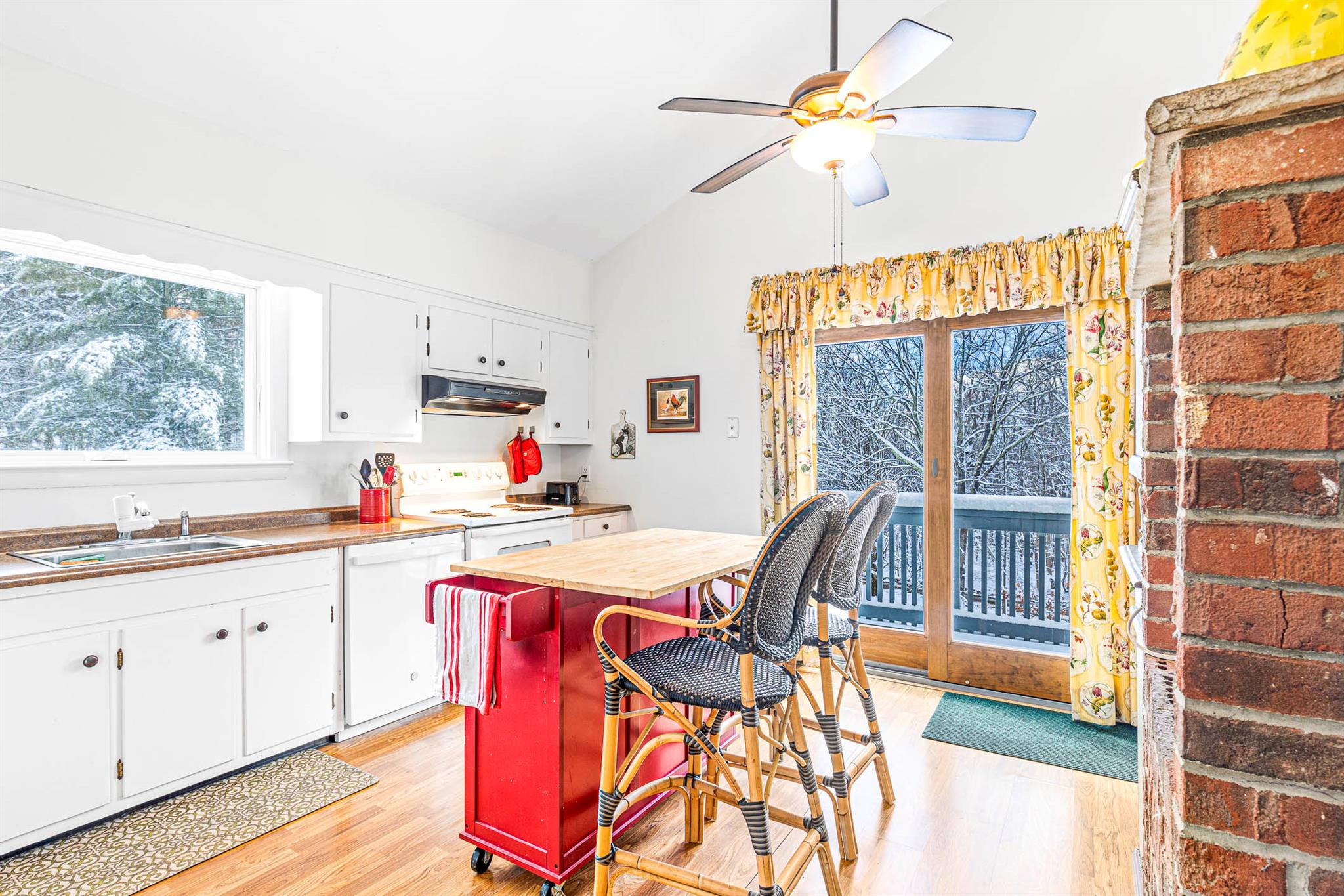 860 Hunns Lake, Stanfordville, NY 12581