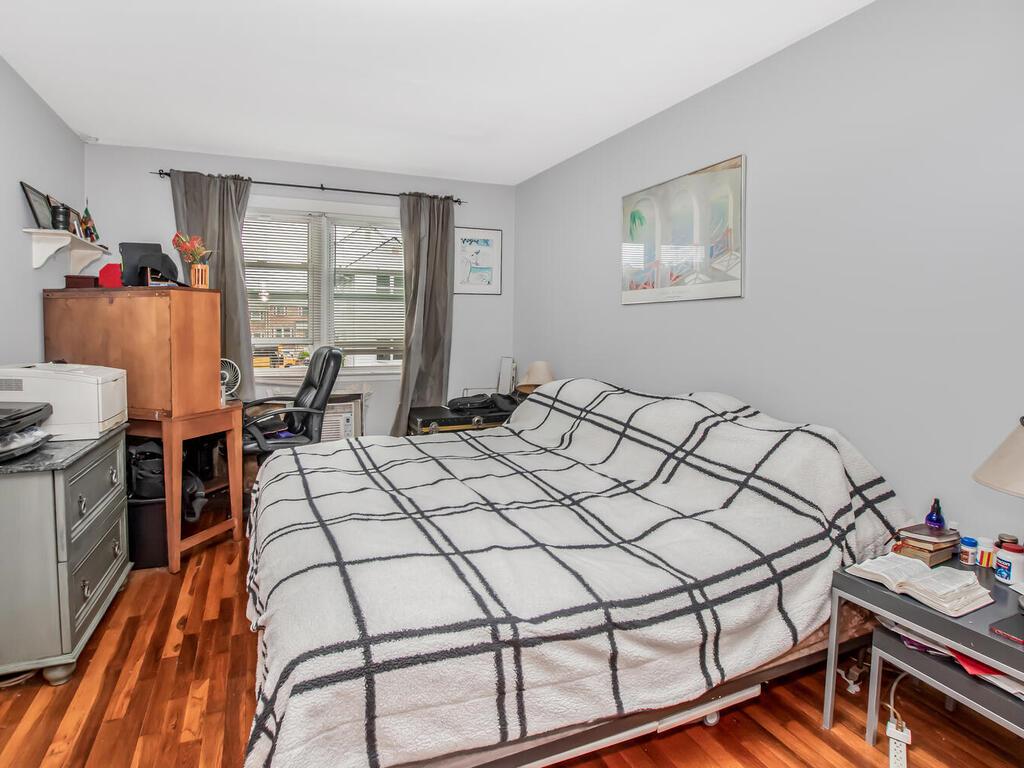 240-21 68th Avenue # 10, Douglaston, NY 11362