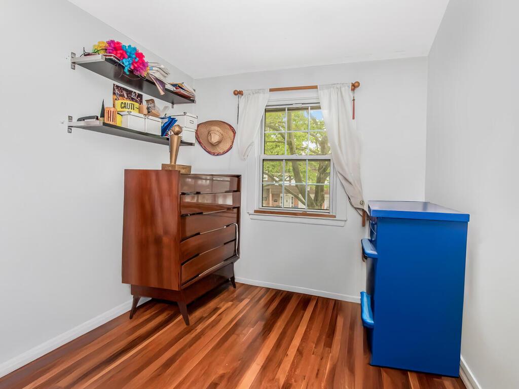 240-21 68th Avenue # 10, Douglaston, NY 11362