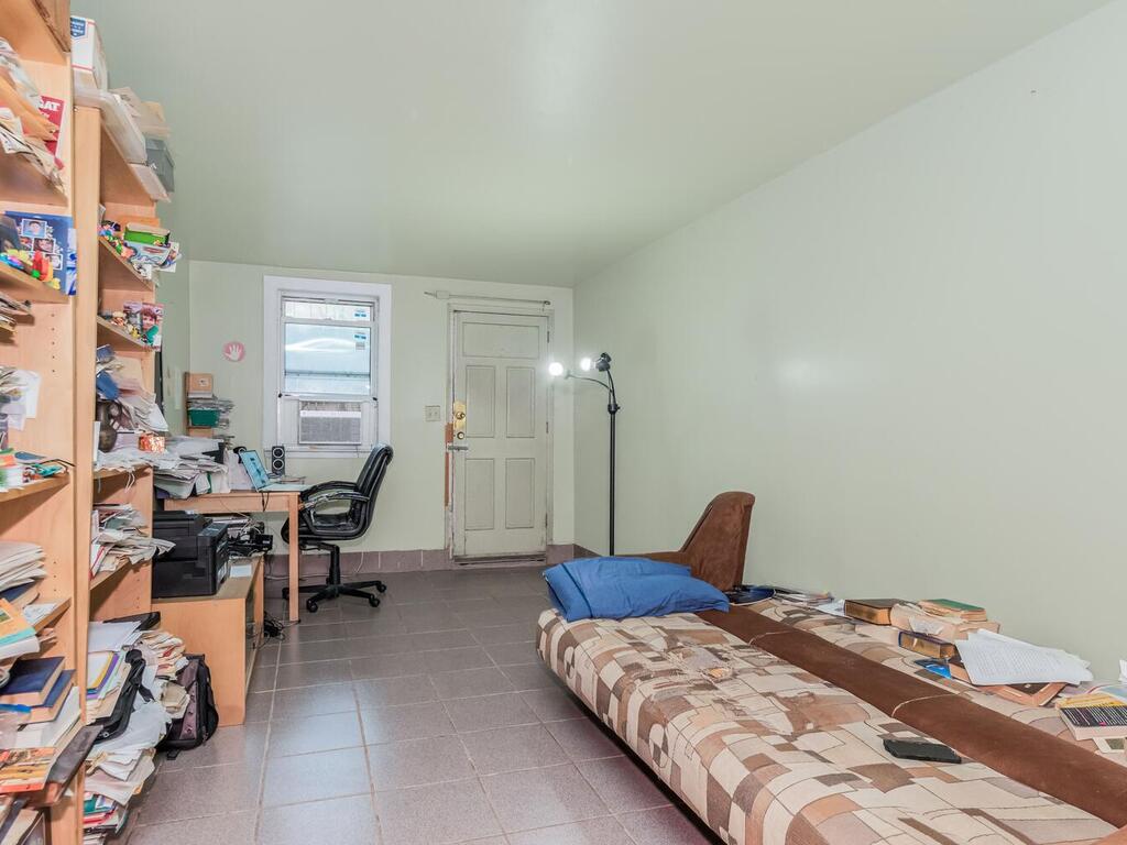 240-21 68th Avenue # 10, Douglaston, NY 11362