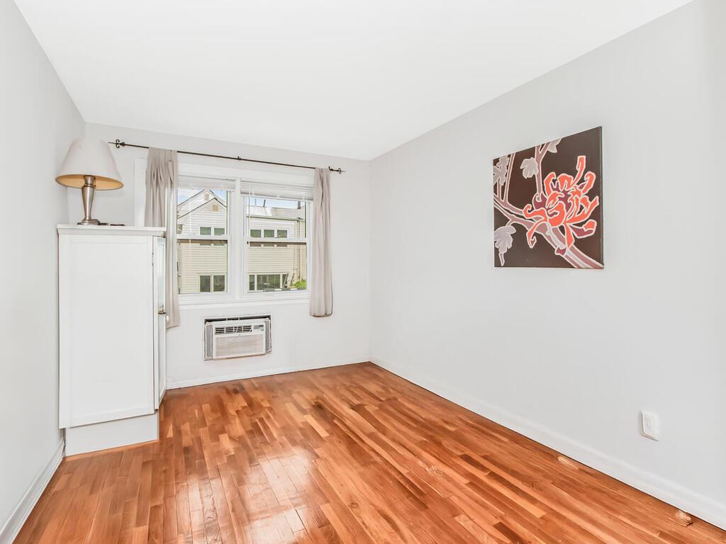 240-21 68th Avenue # 10, Douglaston, NY 11362