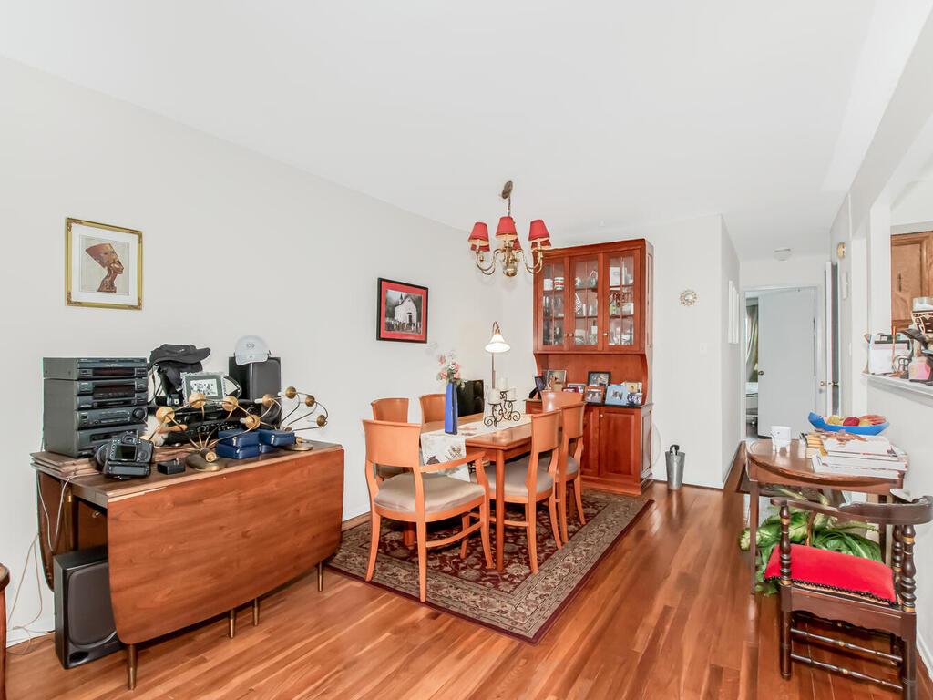 240-21 68th Avenue # 10, Douglaston, NY 11362