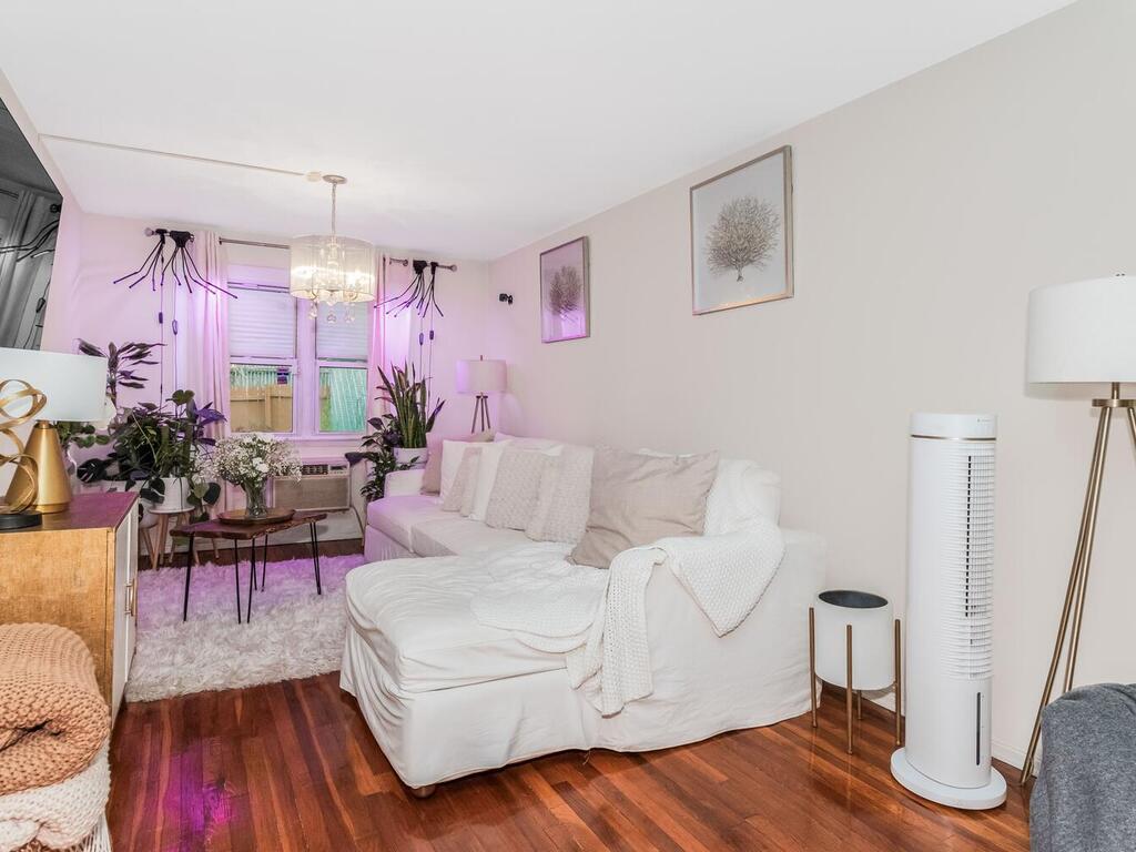 240-21 68th Avenue # 10, Douglaston, NY 11362