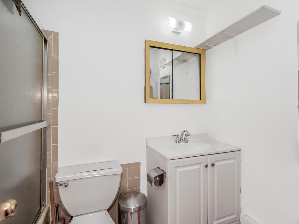 240-21 68th Avenue # 10, Douglaston, NY 11362