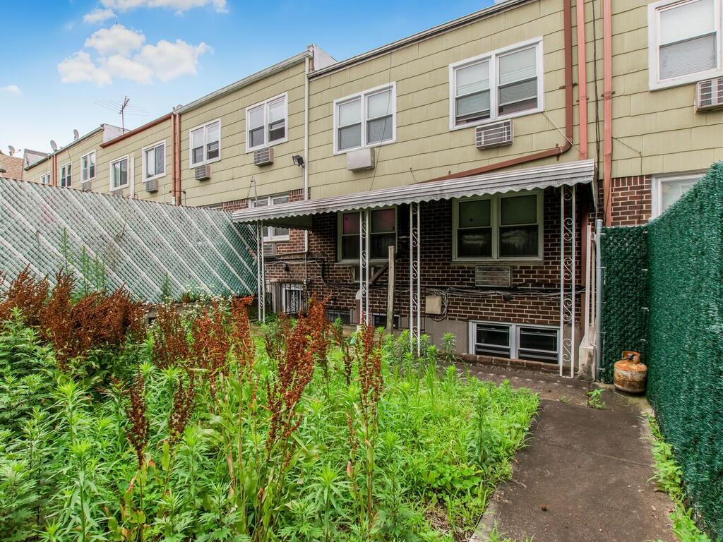 240-21 68th Avenue # 10, Douglaston, NY 11362