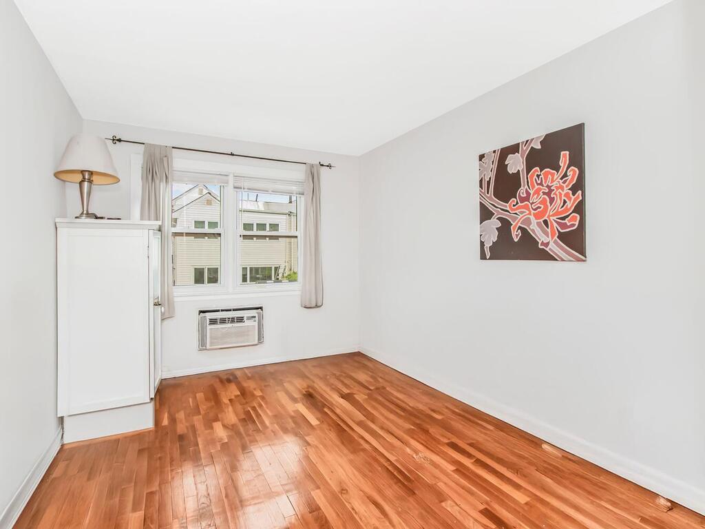 240-21 68th Avenue # 10, Douglaston, NY 11362