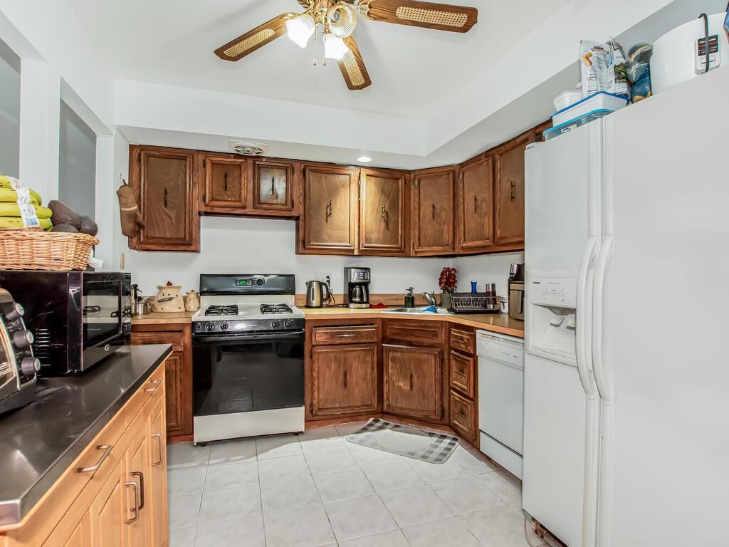 240-21 68th Avenue # 10, Douglaston, NY 11362