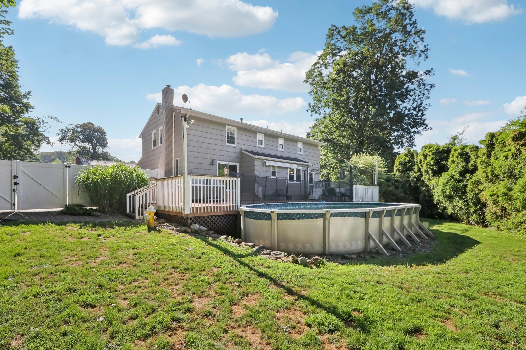 1 Martha Lane, Pearl River, NY 10965