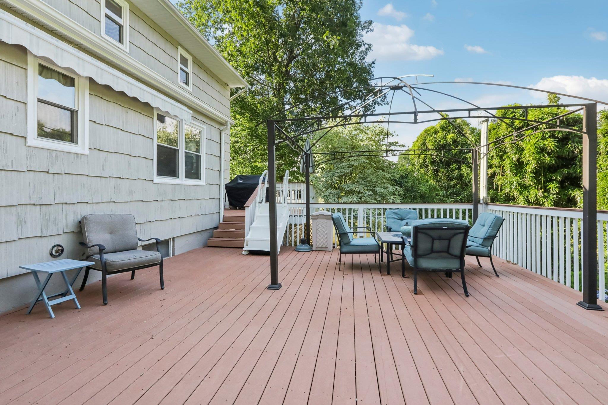 1 Martha Lane, Pearl River, NY 10965