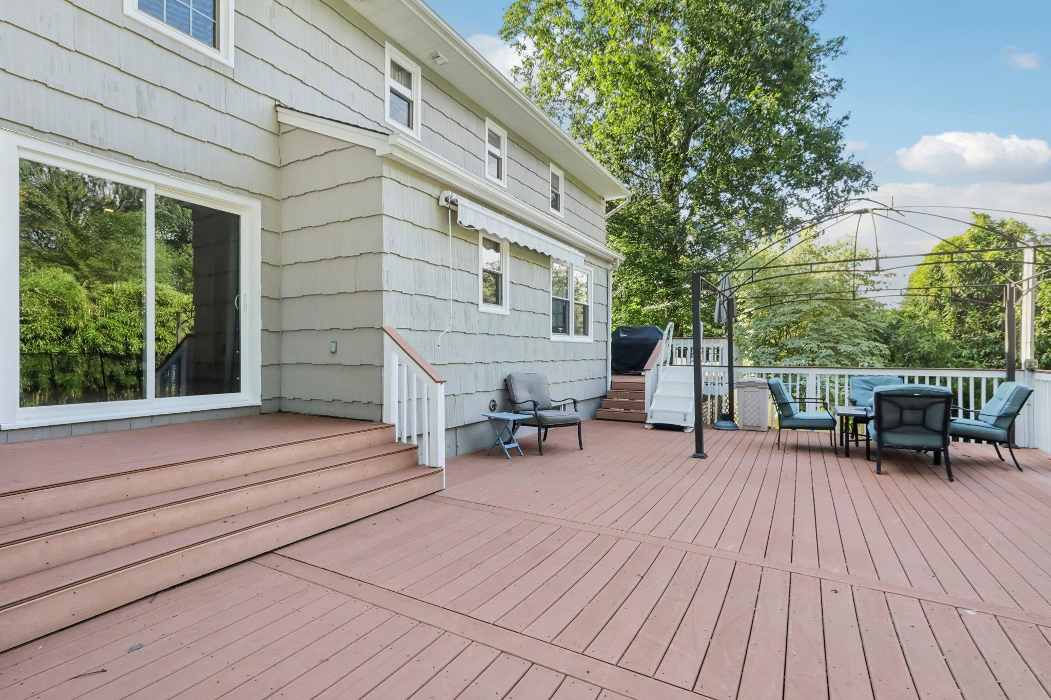 1 Martha Lane, Pearl River, NY 10965