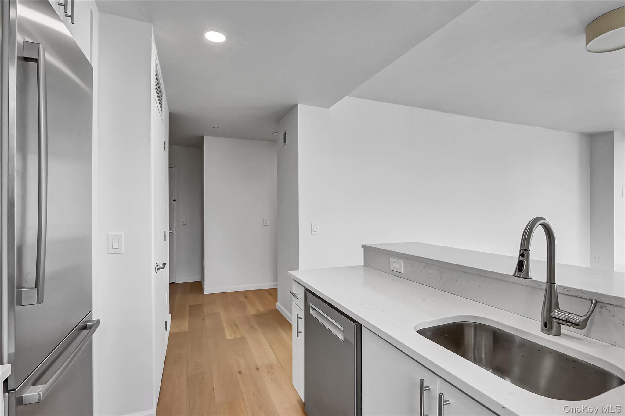 635 W 42nd Street # 7A, New York (Manhattan), NY 10036