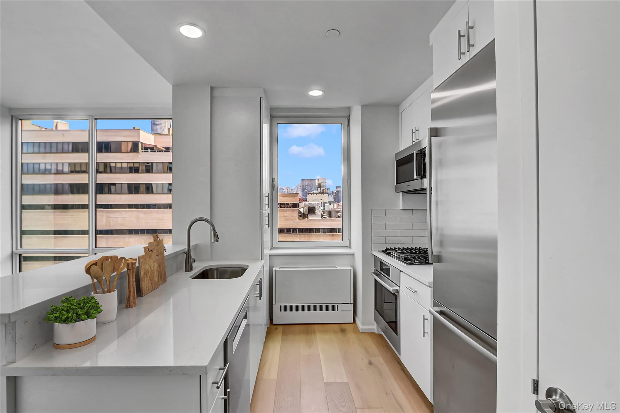 635 W 42nd Street # 7A, New York (Manhattan), NY 10036