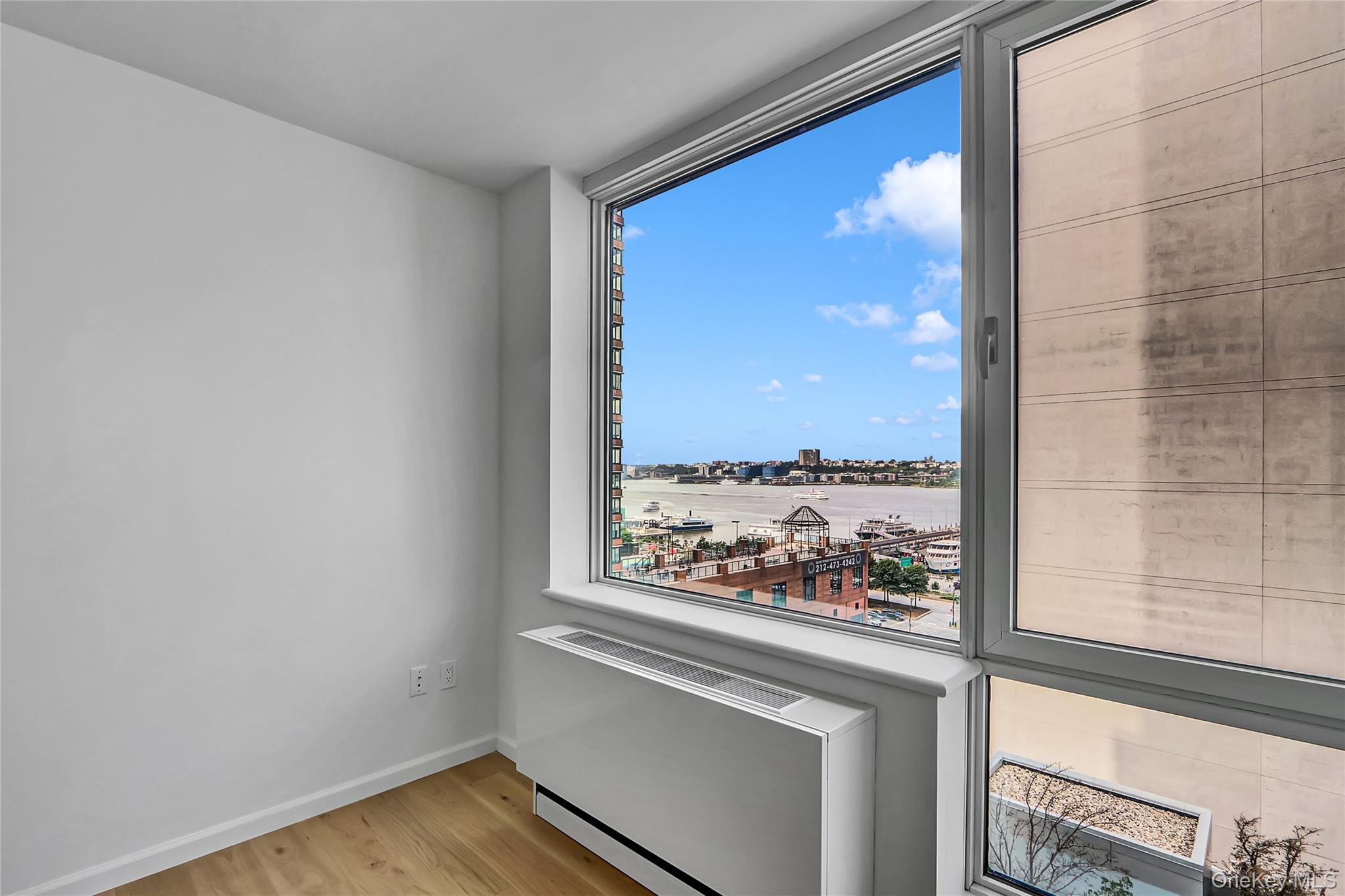 635 W 42nd Street # 7A, New York (Manhattan), NY 10036