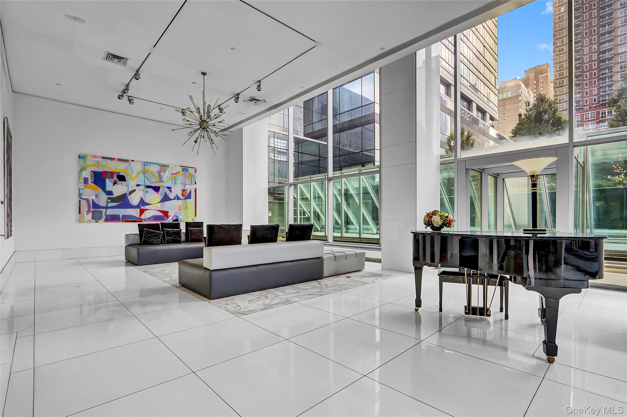 635 W 42nd Street # 7A, New York (Manhattan), NY 10036