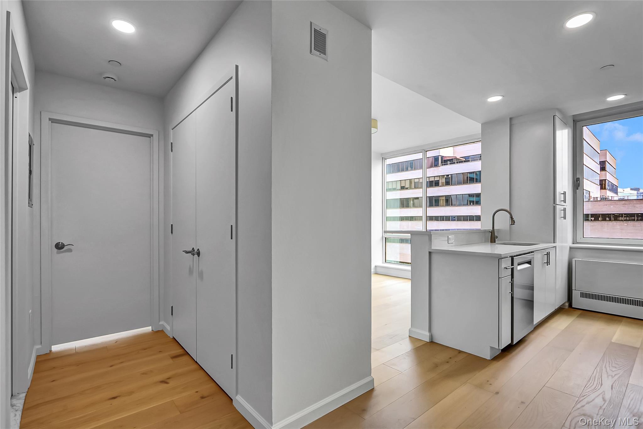 635 W 42nd Street # 7A, New York (Manhattan), NY 10036