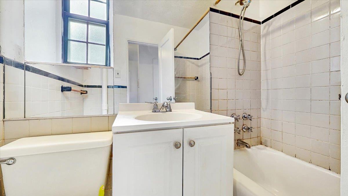 144-15 78th Rd # 3A, Kew Garden Hills, NY 11367