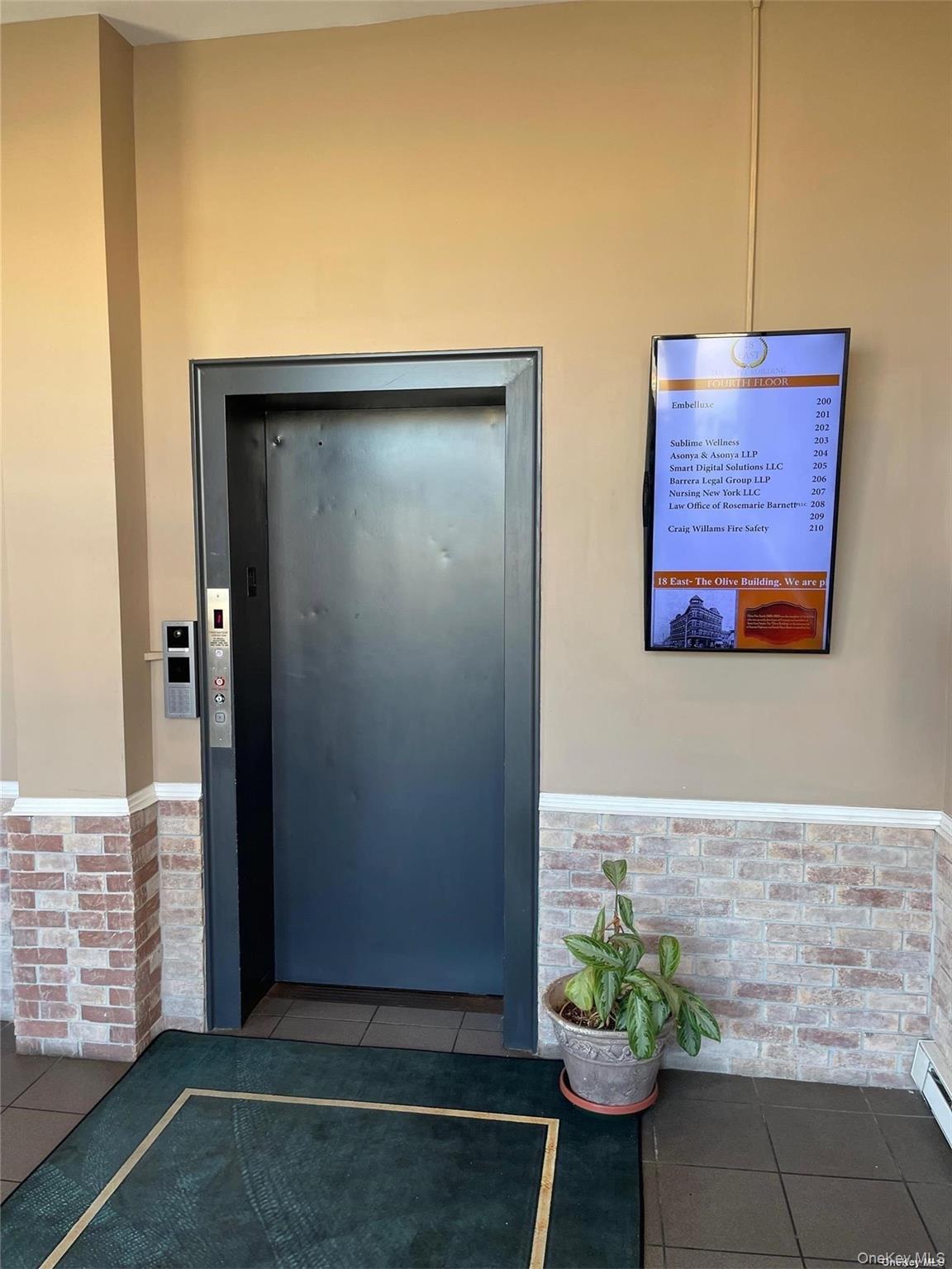 18 E Sunrise # 204, Freeport, NY 11520