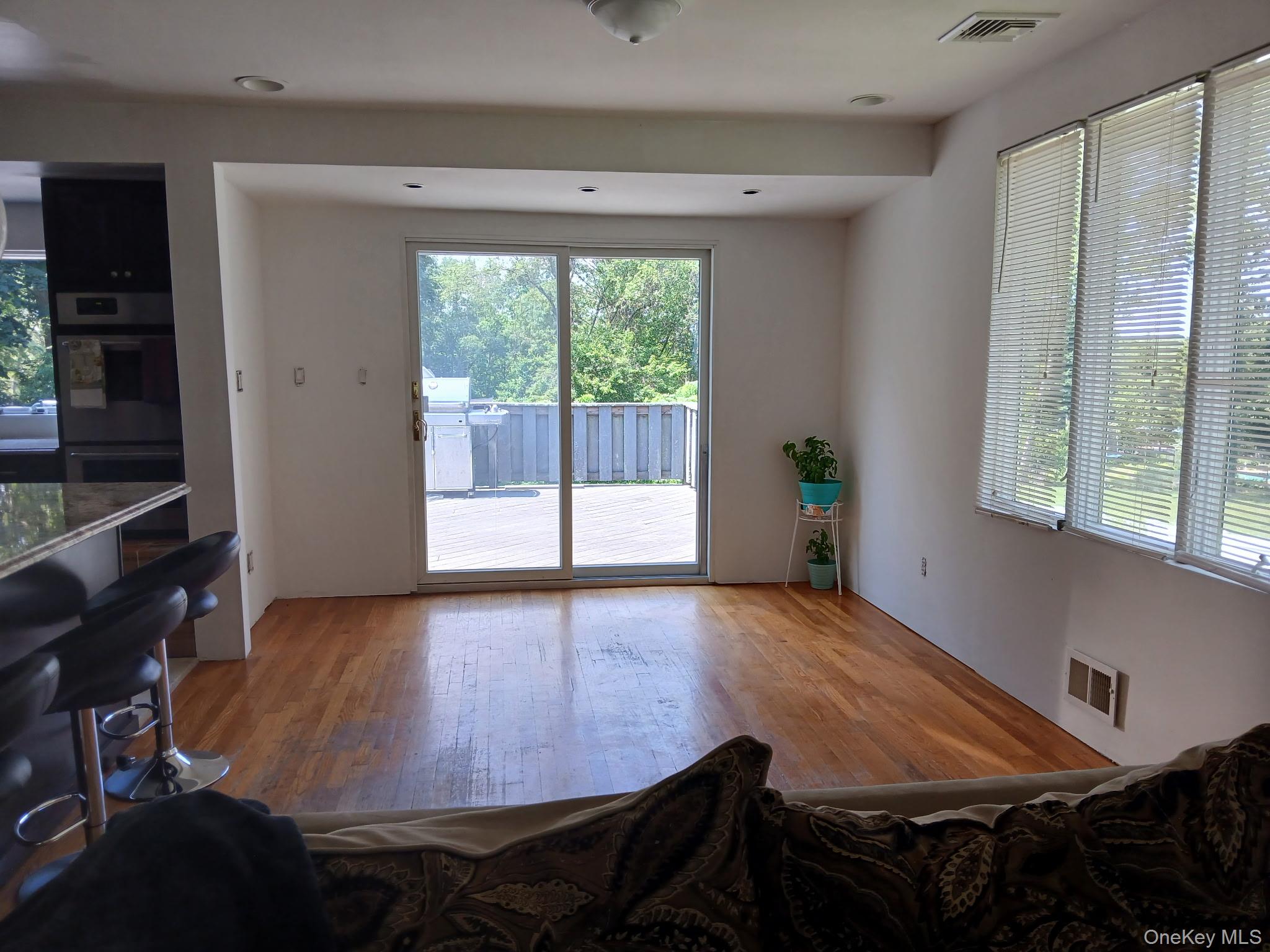 11 Dale Lane, Hauppauge, NY 11788