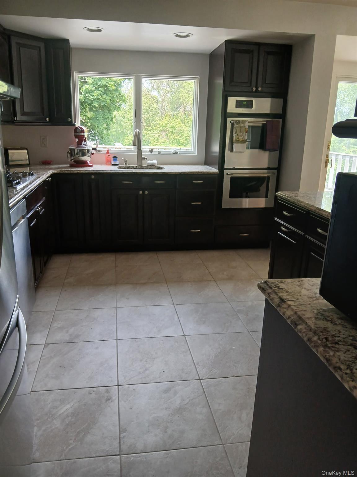 11 Dale Lane, Hauppauge, NY 11788