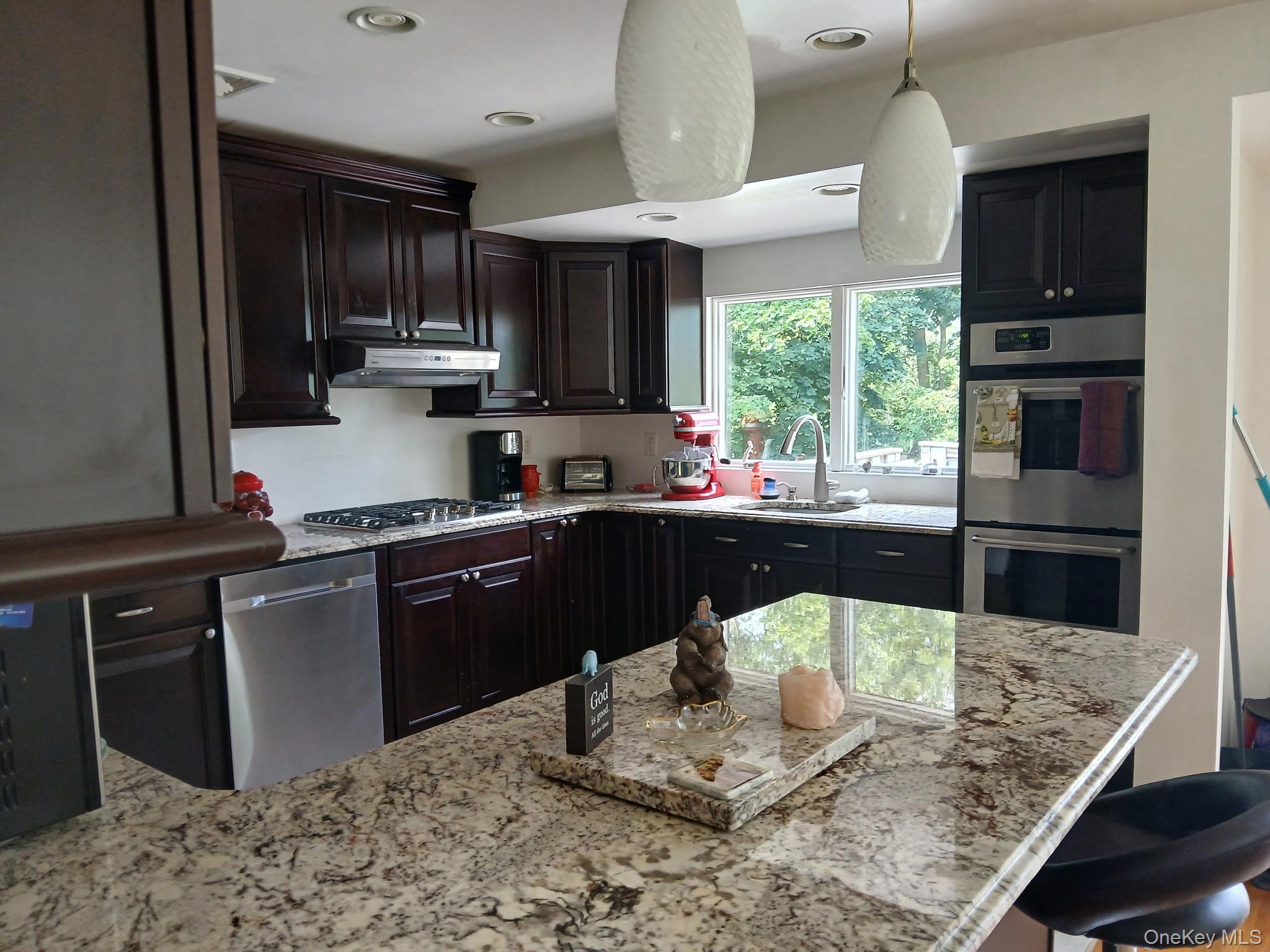 11 Dale Lane, Hauppauge, NY 11788