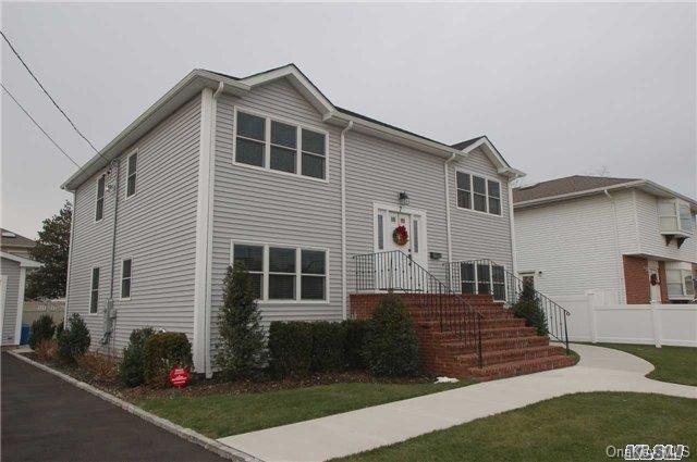 7 7 Avenue, Garden City Park, NY 11040