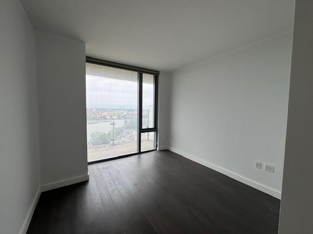 13105 40 Road # 15E, Flushing, NY 11354