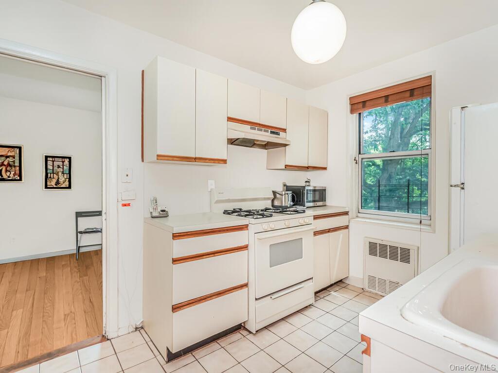 679 W 239th Street W # 3J, Bronx, NY 10463