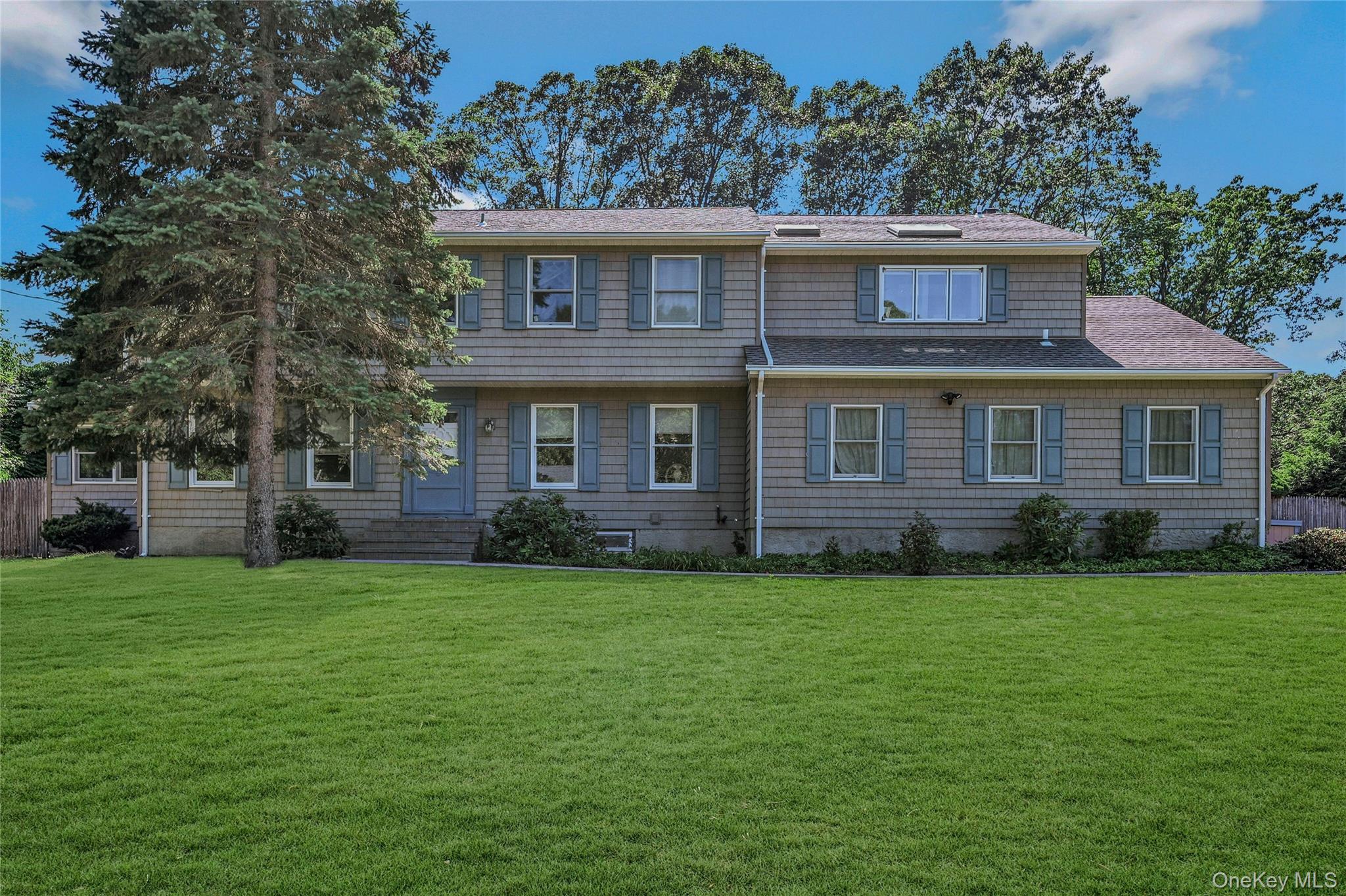 6 Settlers Way, East Setauket, NY 11733