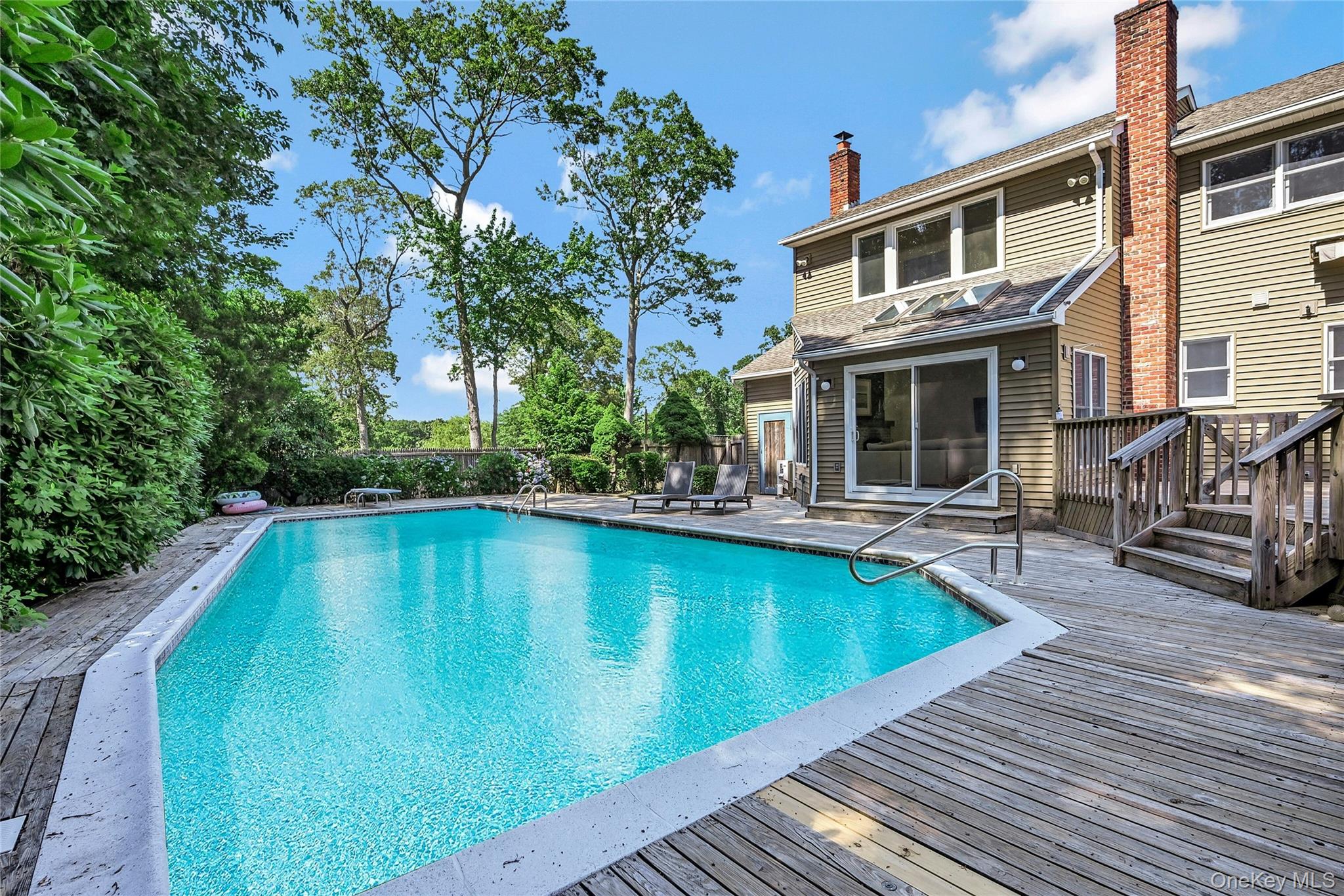 6 Settlers Way, East Setauket, NY 11733