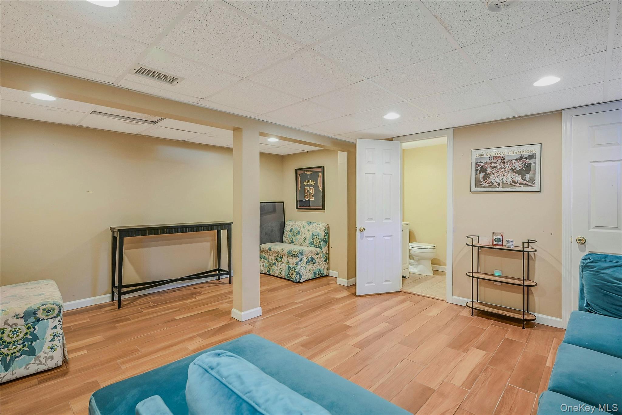 6 Settlers Way, East Setauket, NY 11733