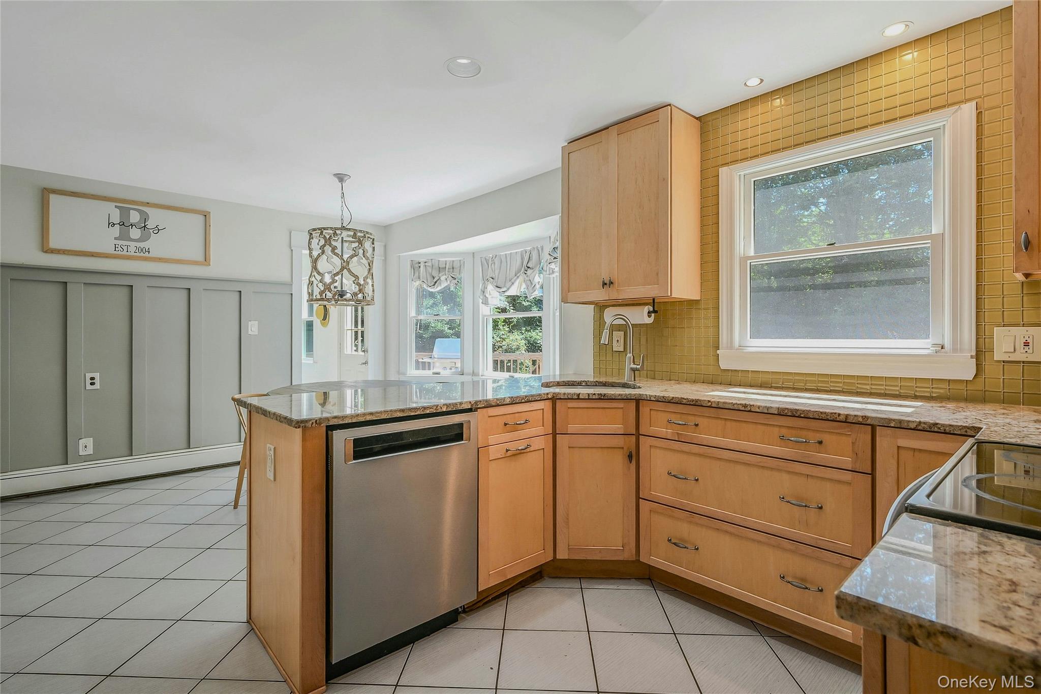 6 Settlers Way, East Setauket, NY 11733