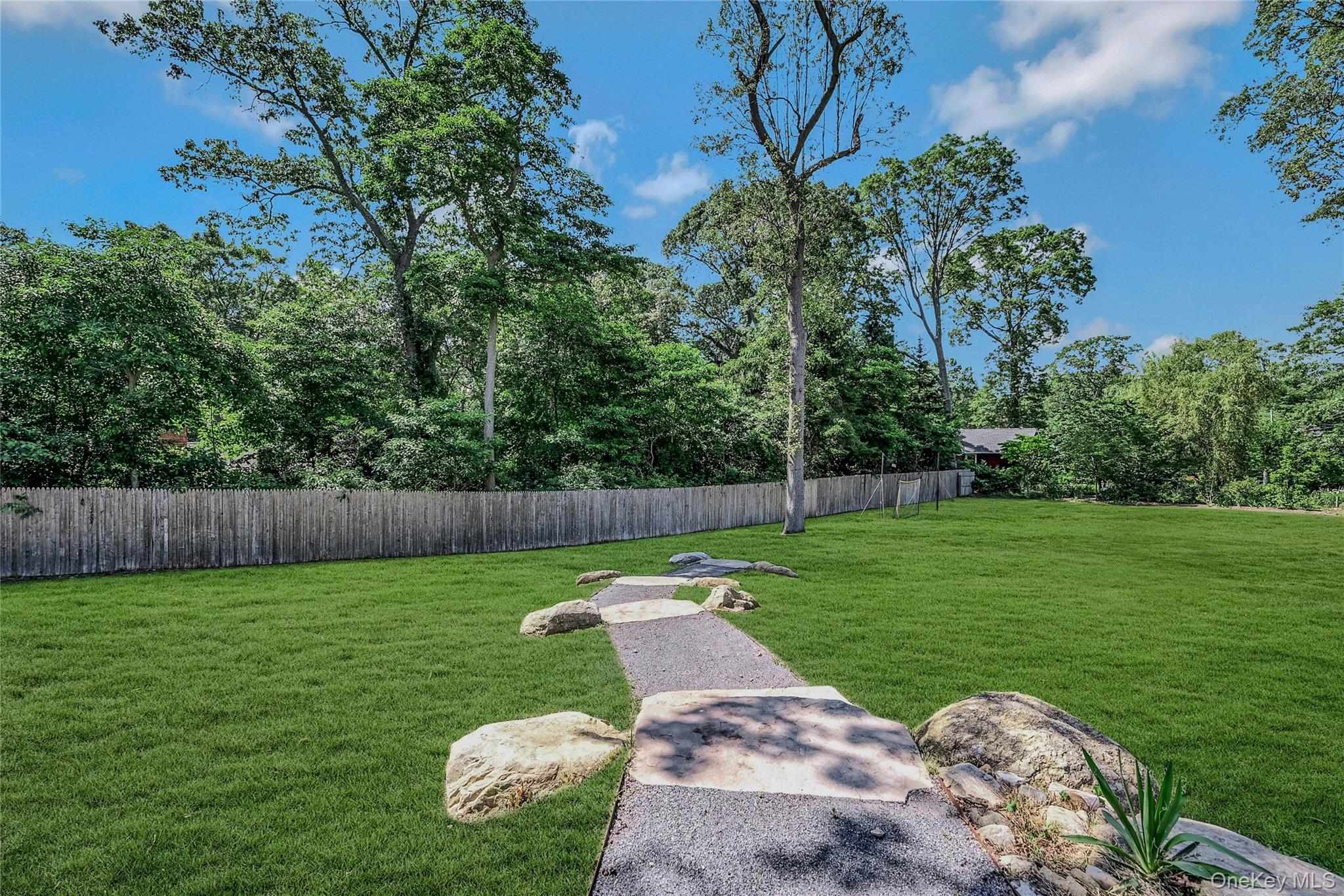 6 Settlers Way, East Setauket, NY 11733