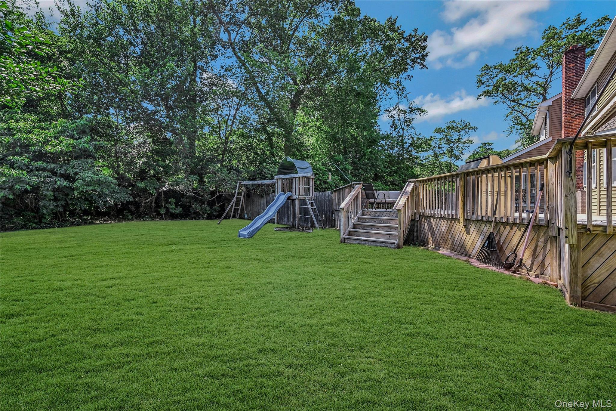 6 Settlers Way, East Setauket, NY 11733