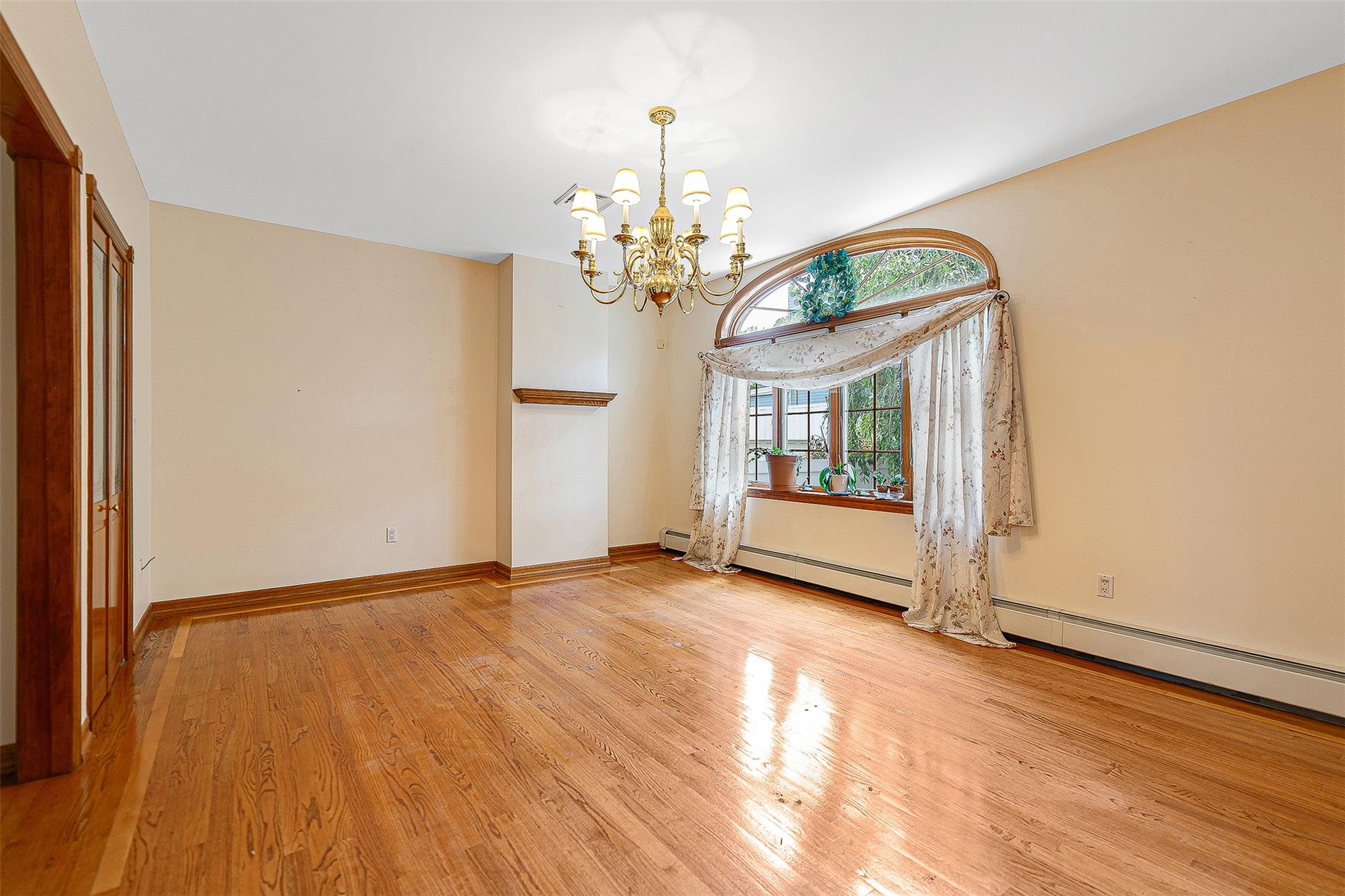 60-14 69th Place, Maspeth, NY 11378