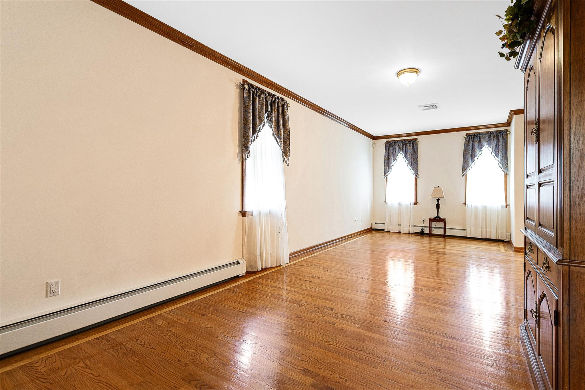 60-14 69th Place, Maspeth, NY 11378