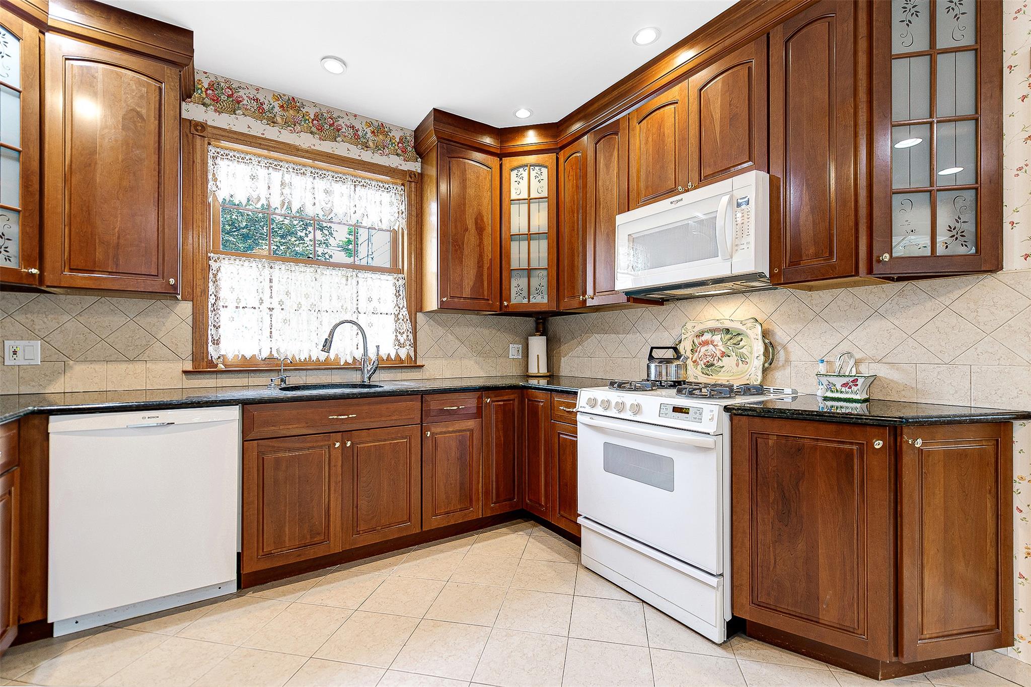 60-14 69th Place, Maspeth, NY 11378