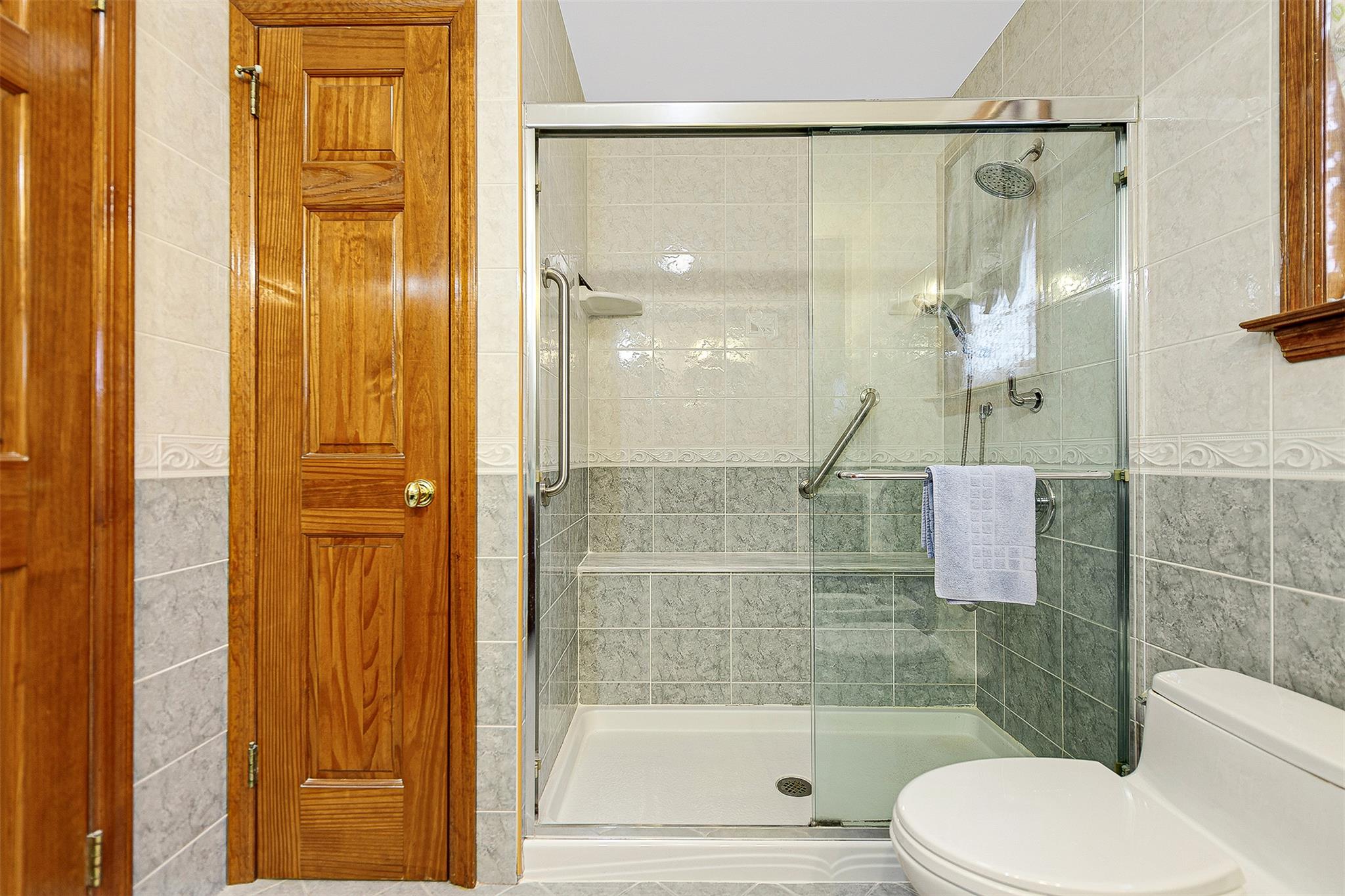 60-14 69th Place, Maspeth, NY 11378