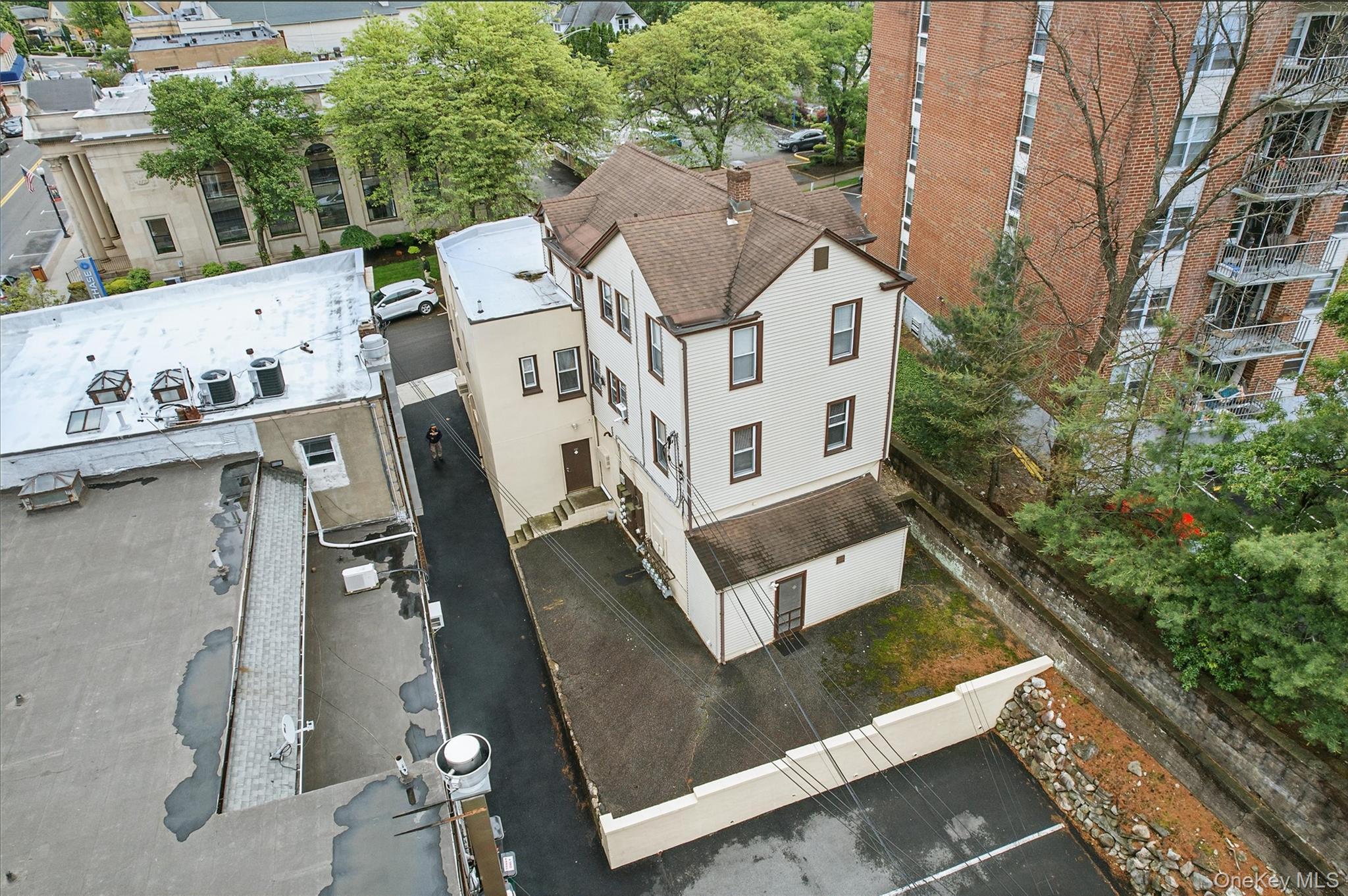 33 Park Avenue, Suffern, NY 10901