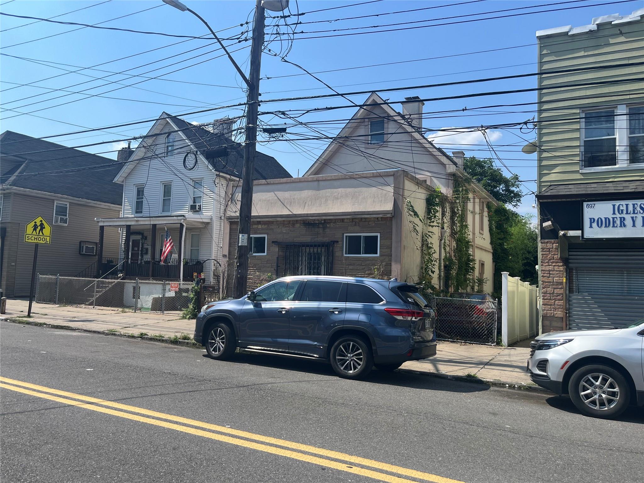 699 Henderson Avenue, Staten Island, NY 10310