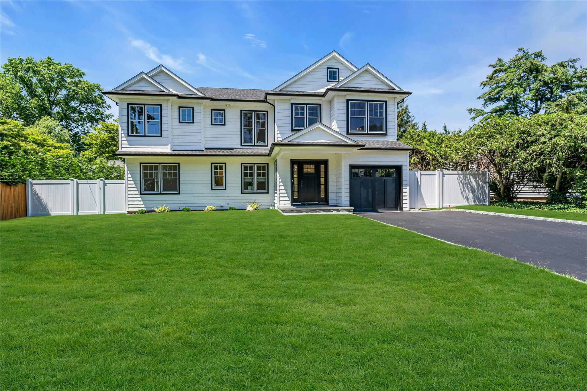 18 Roosevelt Avenue, Glen Head, NY 11545