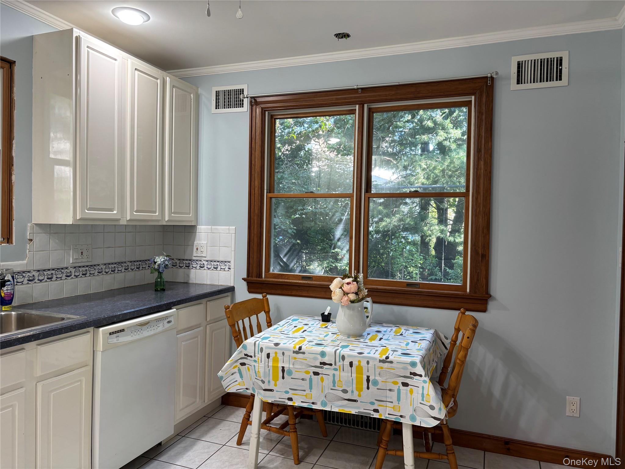 92 Walnut Street, Lynbrook, NY 11563