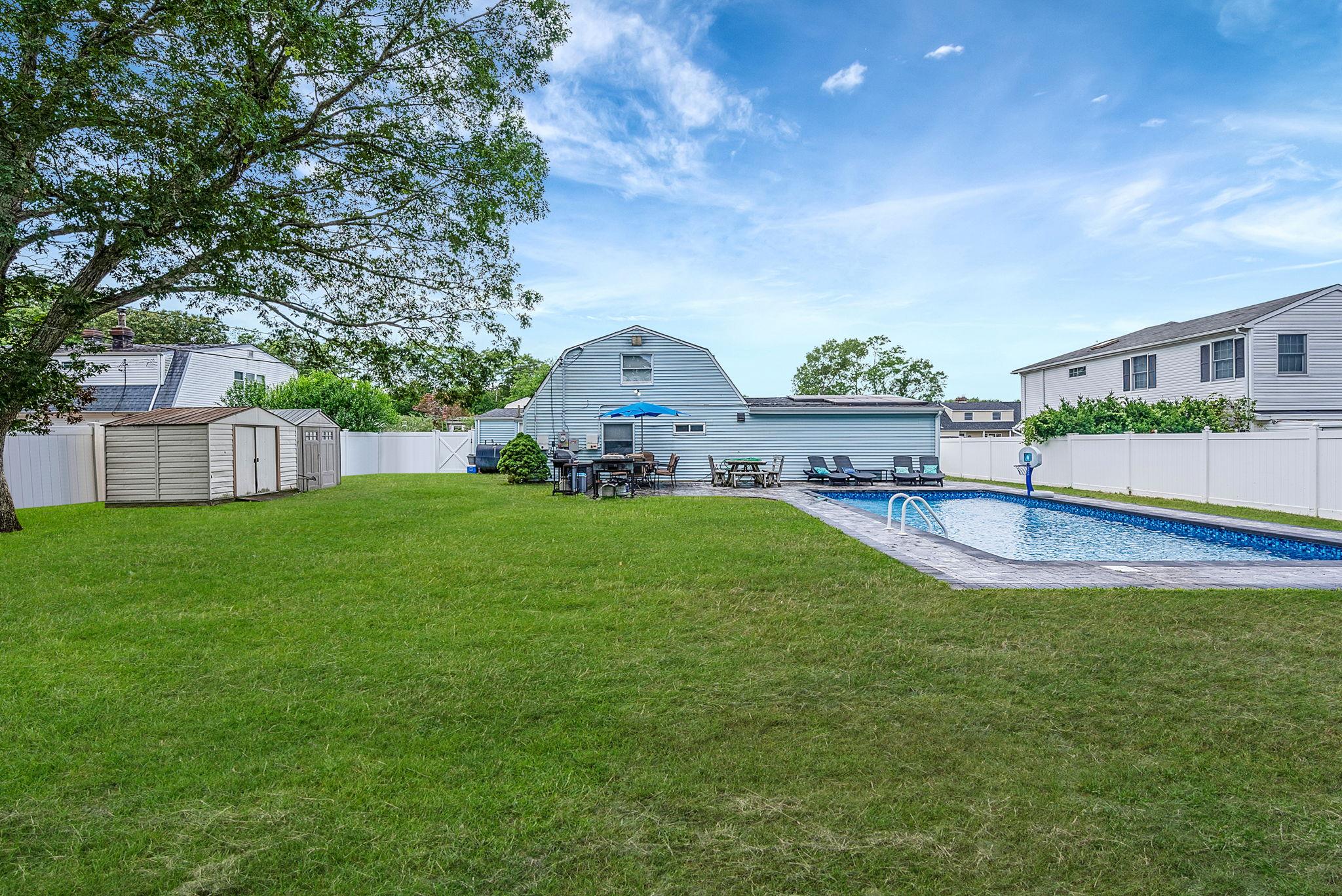 15 Carnegie Drive, Farmingville, NY 11738