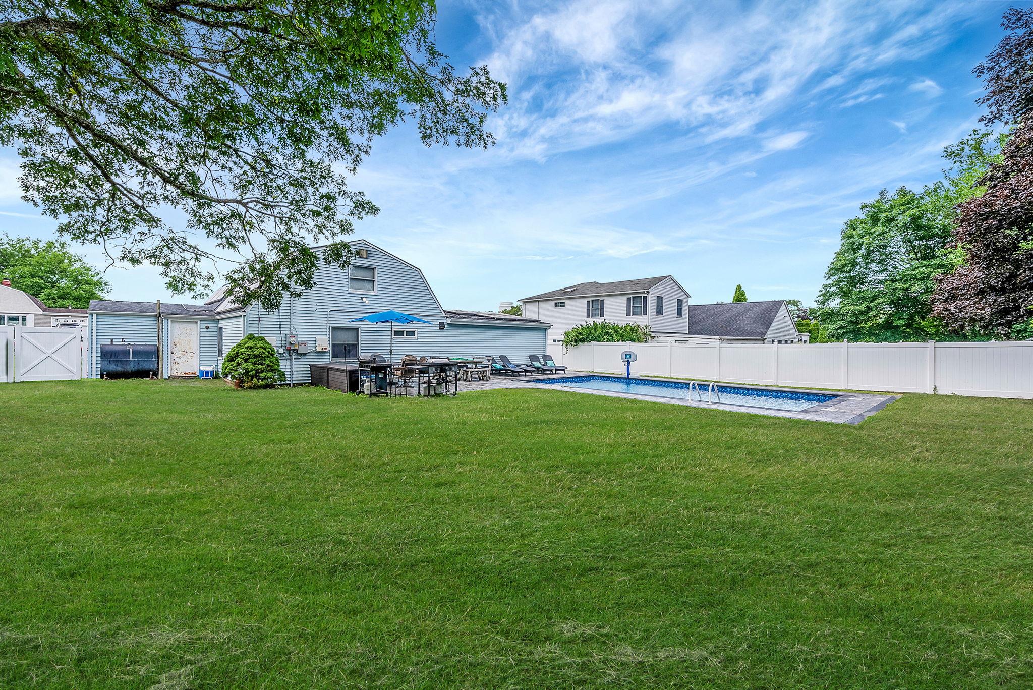 15 Carnegie Drive, Farmingville, NY 11738