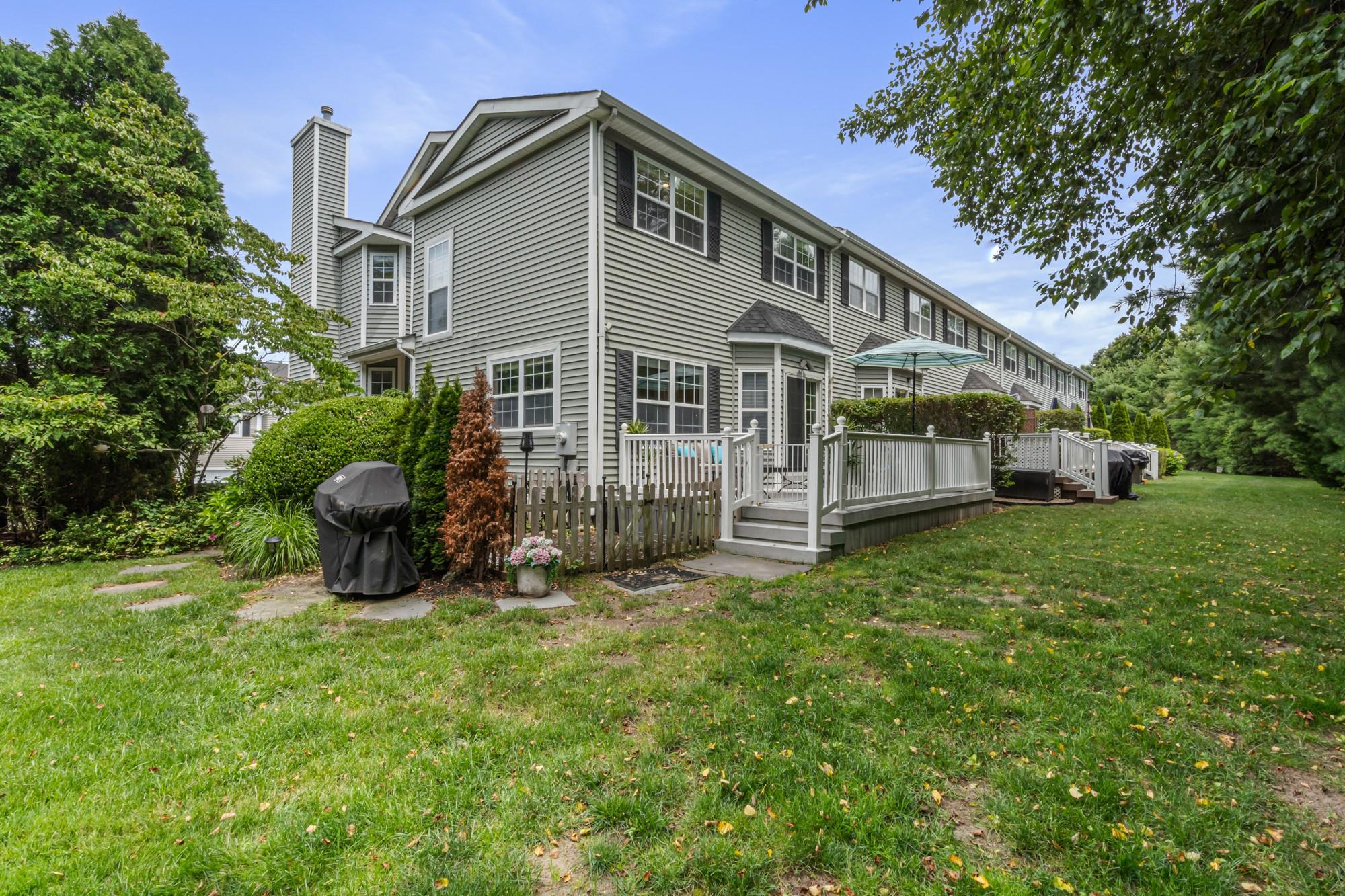103 Paddington Circle, Smithtown, NY 11787