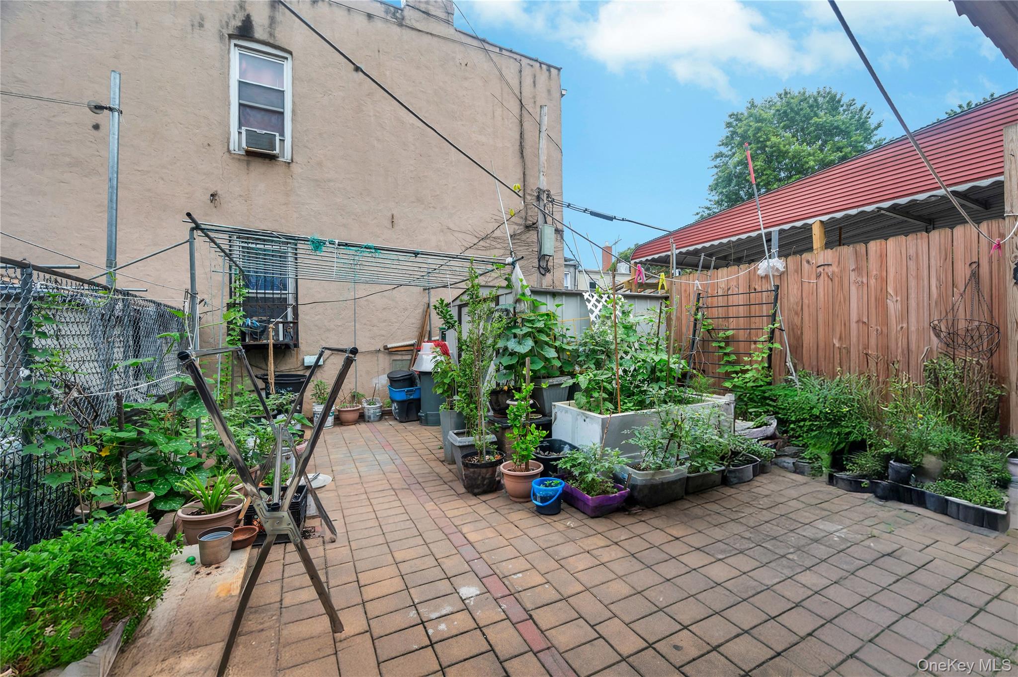 371 Pine Street, Brooklyn, NY 11208