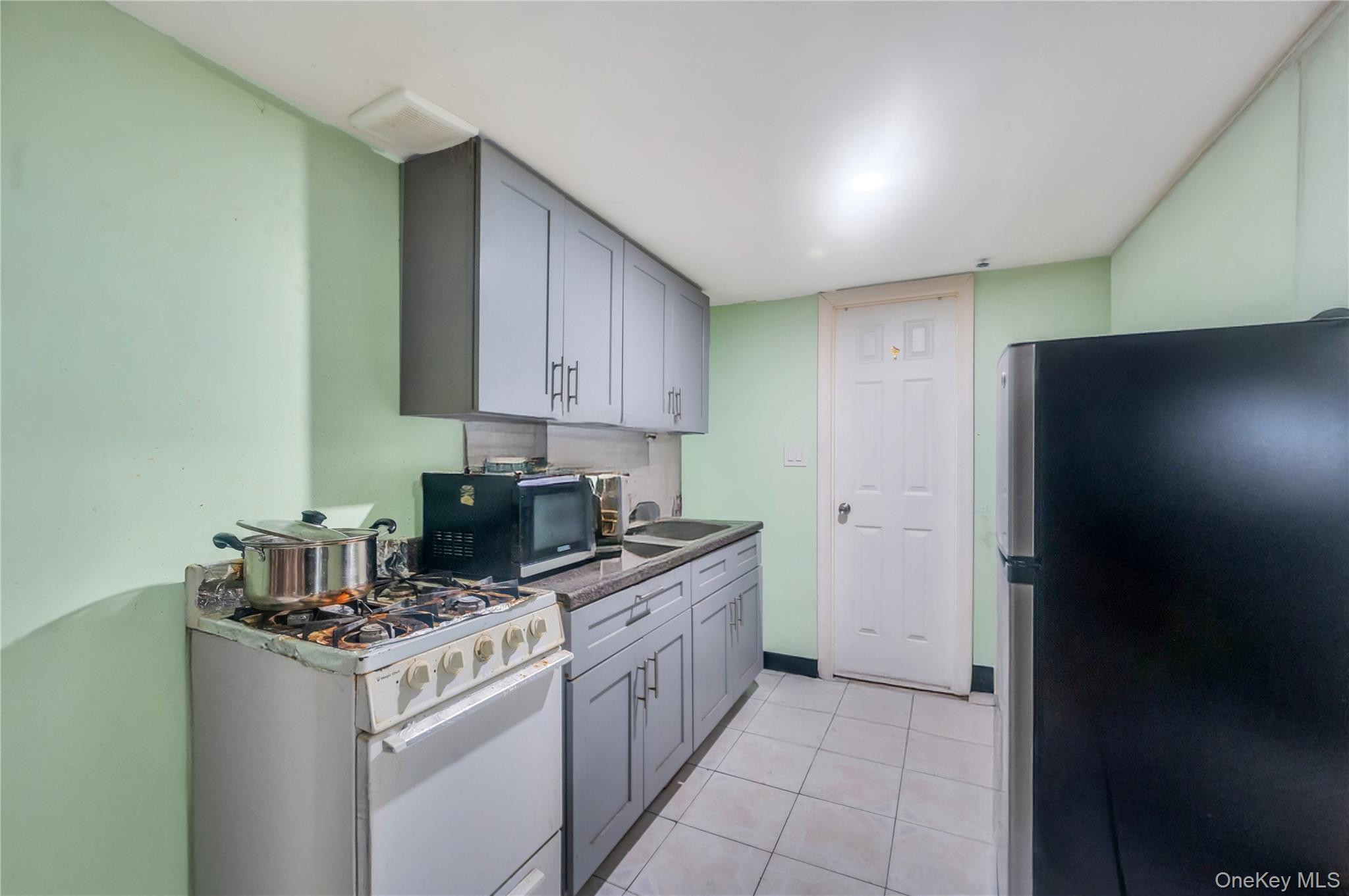 371 Pine Street, Brooklyn, NY 11208